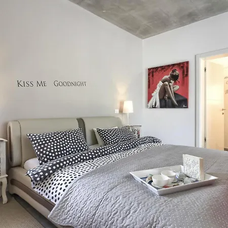Sleeps 8 With Pool Air Con And Wifi Krnica