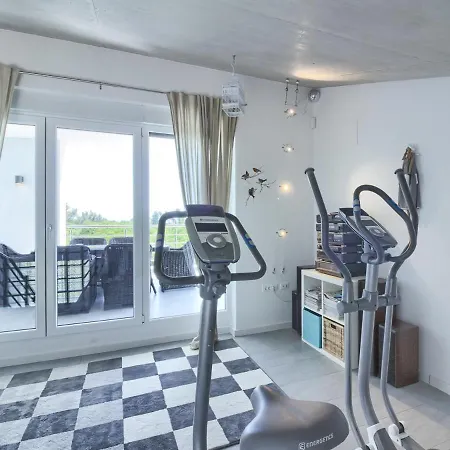Sleeps 8 With Pool Air Con And Wifi *