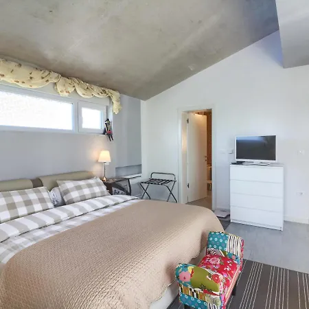 Villa Sleeps 8 With Pool Air Con And Wifi