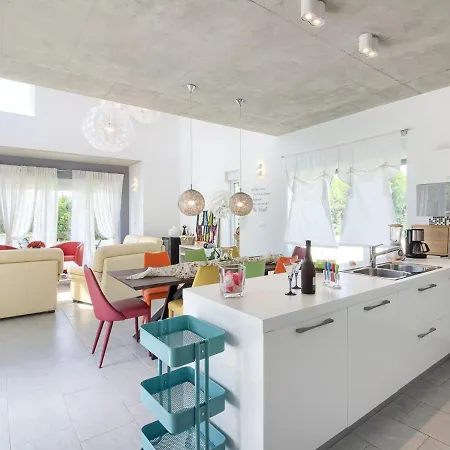 Sleeps 8 With Pool Air Con And Wifi Krnica