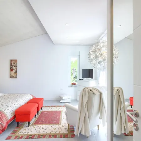 Villa Sleeps 8 With Pool Air Con And Wifi *